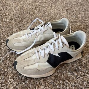 New Balance women’s 327 Sneakers